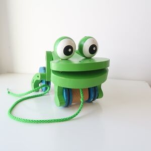 Melissa & Doug Pull Along Frog Toy